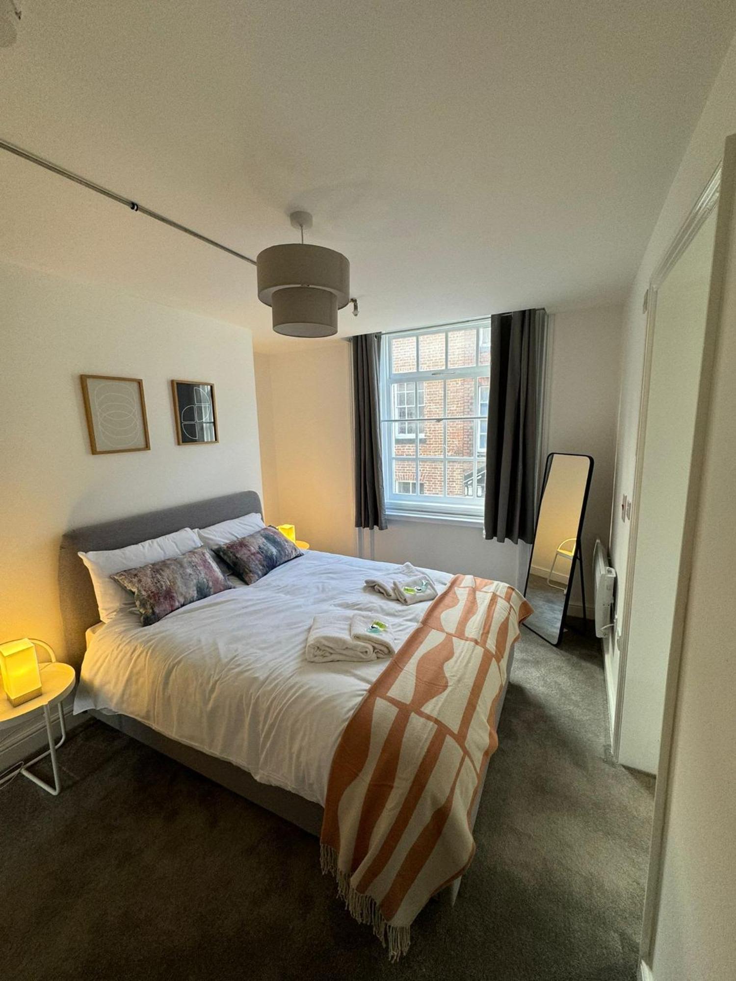 Апартаменты Beautiful 1 Bed 20Mins To Central Manchester Болтон Экстерьер фото