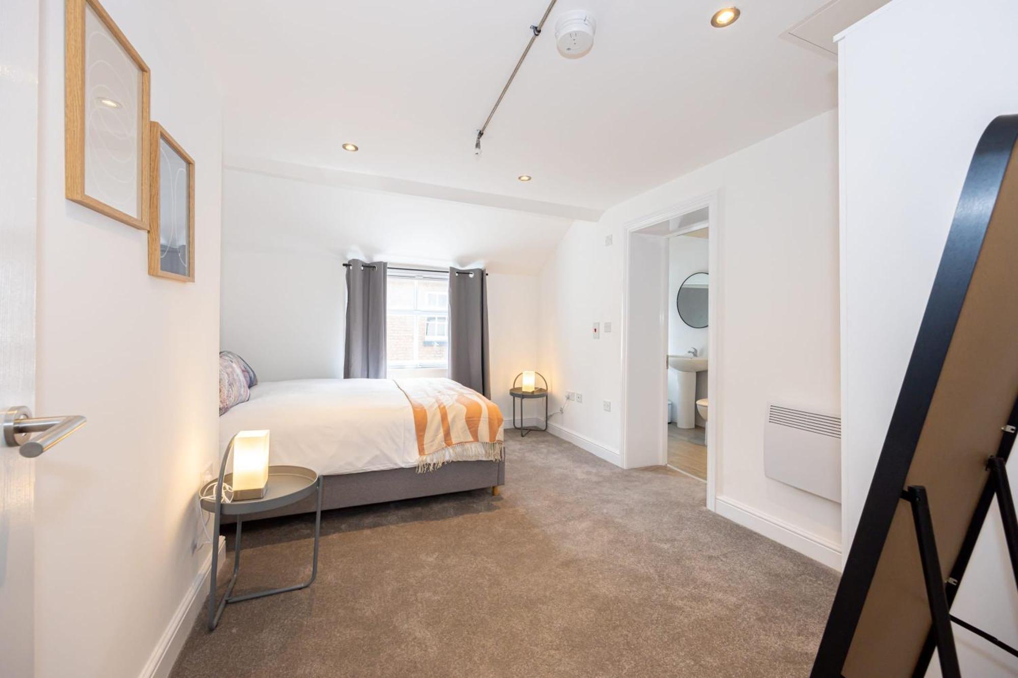 Апартаменты Beautiful 1 Bed 20Mins To Central Manchester Болтон Экстерьер фото